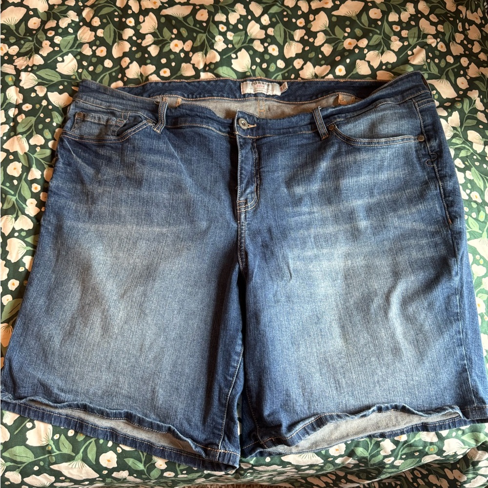Like-New Torrid Jean Shorts Size 24